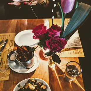 No phones at the dinner table. .. unless you&apos;re Yelpin&apos;