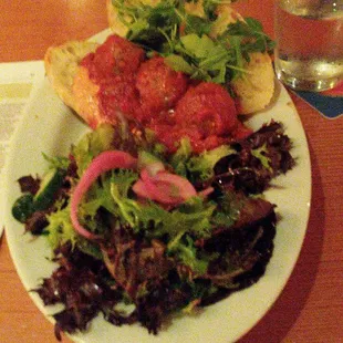 Lamb meatballs with salad.