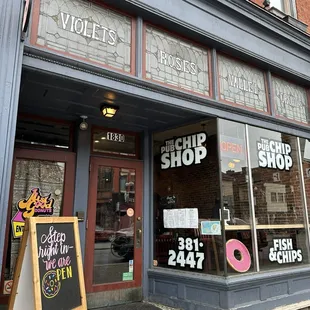 Entrance on Carson st