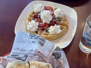 Kellie's  Creek Side Bar and Grill