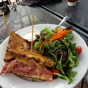 Reuben w/ side salad