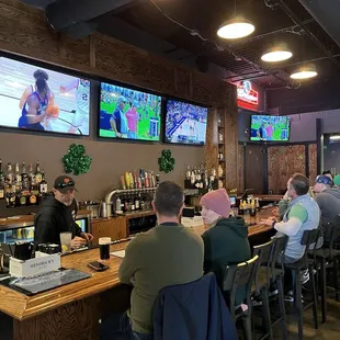 Bar with lots of TV&apos;s