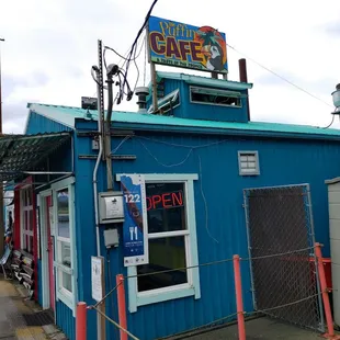 the outside of the restaurant