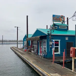 Puffin Cafe looking out across the Columbia River.