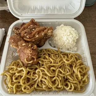 Fried noodle, with garlic chicken. No Green onions/kamaboko