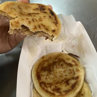 the pupusas son las mejores, son crocantes, ricas en sabor, buena atencion, recomendadisimo.