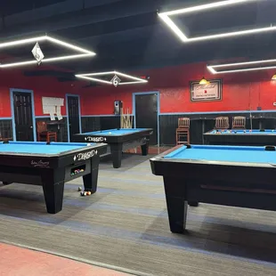 Six nice tables, clean, and kept well.