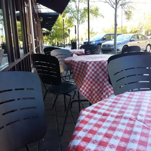 Outdoor seating = Thor friendly!