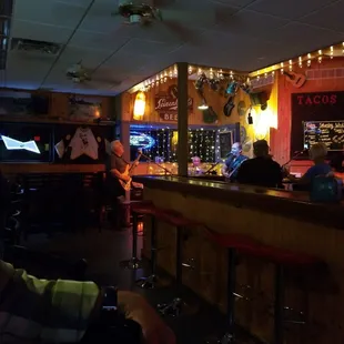 Live music 60&apos;70&apos;80&apos; great to settle in b and drink a beer