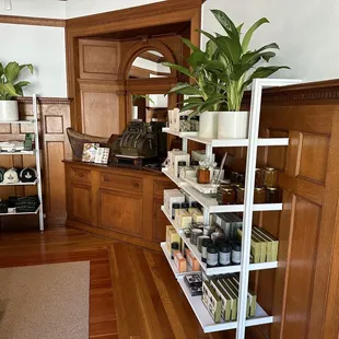 Open spaces to enjoy a coffee, dotted with antiques and surrounded by original wood paneling