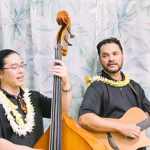 Musicians serenade you with Hawaiian music during dinner.

Photos by Mahina CE Photography