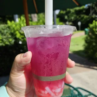 Da Manju Lady: Aloha Citrus Quencher, mixed.