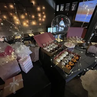 Great decor and music!