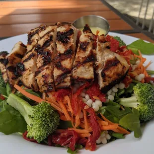 Aurgula salad with pearl couscous sun dried tomatoes broccoli carrots and chicken