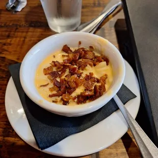 Mac n cheese. Pretty small served with a giant spoon...otherwise good flavor