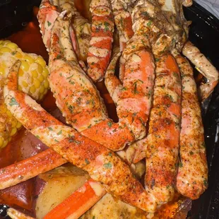 Raider claw basket extra cluster, spicy Cajun butter sauce