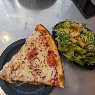 The Rail pizza, Rogers