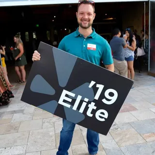JR H.