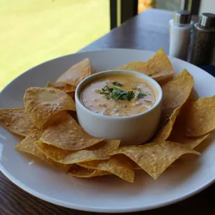 Chile Queso &amp; Chips