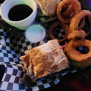 French dip w/onion rings