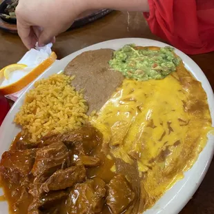 Pollo guisado plate