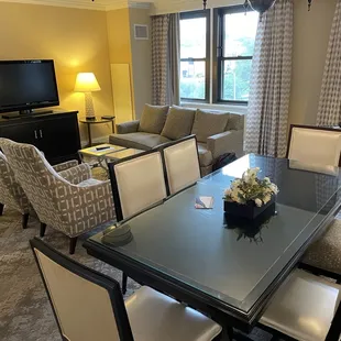 Beautiful suite.... great property when in KC.