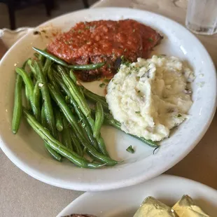 Meatloaf, garlic mashed potatoes and green beans