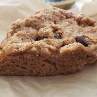 Chocolate chip walnut scone ($3). Weirdly bland.