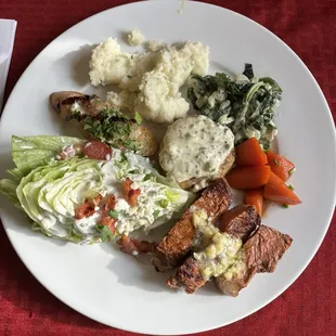 Our final plate. So many good things to eat. The steak, of course, but the crostini was our favorite. Second was the crab crake.
