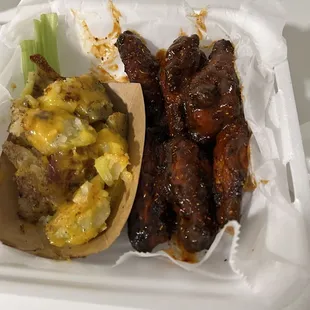 Spicy barbecue wings and cheesy potatoes