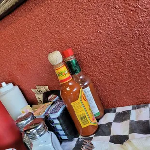 condiments and condiments
