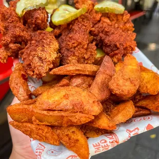 bbq chicken, fried chicken wings, chicken wings, fried chicken, chicken wings and fried chicken, poultry, food, bbq wings, chicken