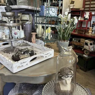 Spacious layout with lots of items