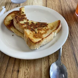 Garlic toast comes with the entree salad.