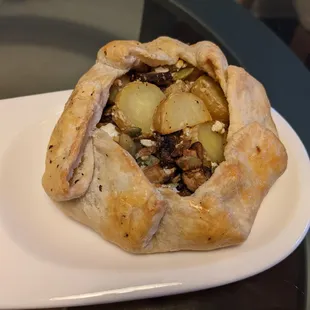 Mushroom galette with sunflower seeds and slices of potato.