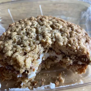 Oatmeal cookie