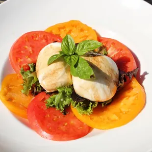 Burrata &amp; Heirloom Tomatoes