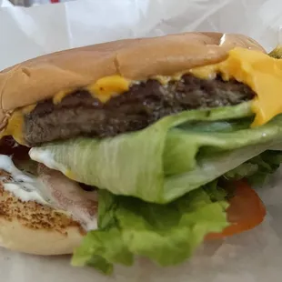 Cheeseburger with mild peppers