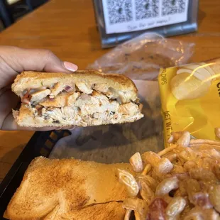 Chicken pesto sandwich with pasta salad