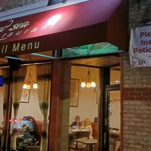 the outside of a restaurant