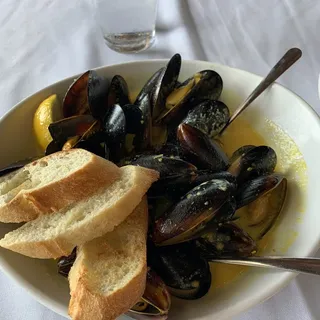 Saffron mussels