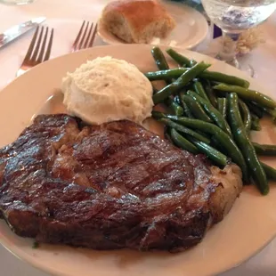 Ribeye steak with mashed potatoes and green beans