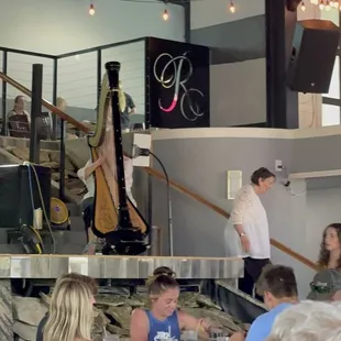 Amazing live entertainment! The harp music was beautiful!