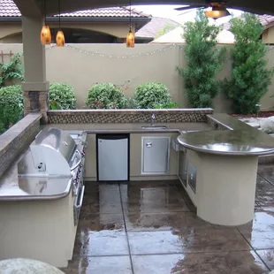 We build outdoor kitchen's!
