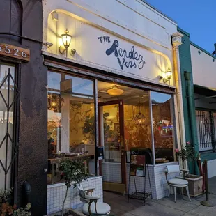 the outside of the restaurant