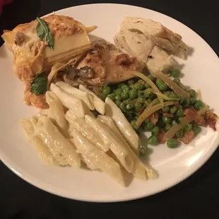 Lasagna , peas and bruschetta , pasta , chicken and mushrooms.