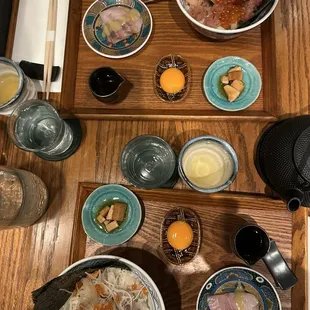 Signature (top) and shiro (bottom) kaisen don