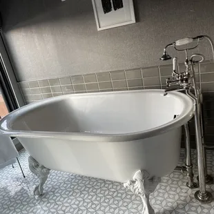 The Lux Chateau King room - soaking tub