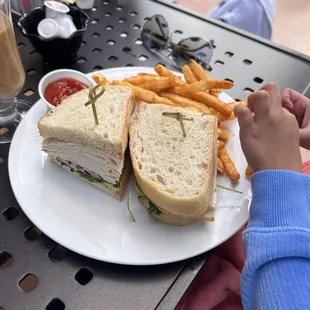 Pesto Turkey Sandwich