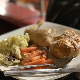 Buffet dinner: chicken, famous mashed potatoes and honey glazed carrots